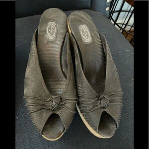 Salpy black stripe size 9